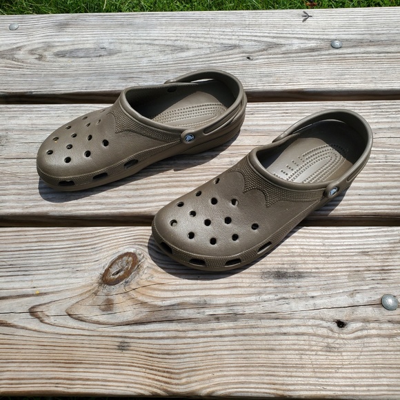 mens crocs size 16